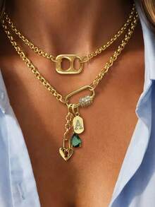 一条金色字母项链，配以白色钻石链和绿色钻石吊坠，时尚优雅的多吊坠项链，独特奢华，适合女性佩戴。 - 金黃色 - 查看 1