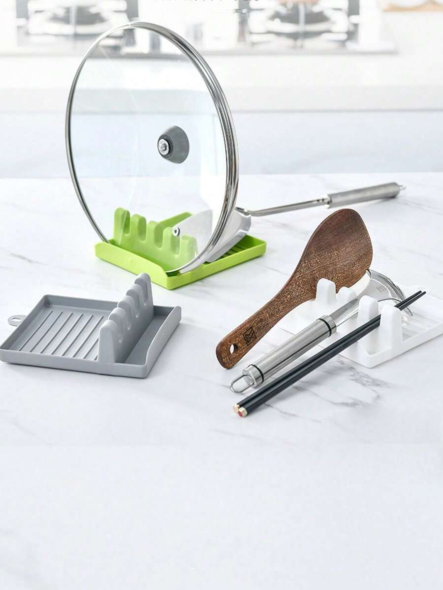 1 chiếc giá đựng dụng cụ nhà bếp, giá để muỗng, thìa, đũa đa năng để trên mặt bàn.