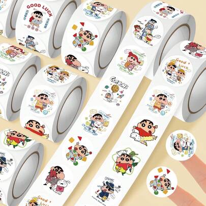 CRAYON SHINCHAN 500张/卷 超可爱蜡笔小新贴纸，适用于礼盒装饰、包装点缀、商业装饰、自粘标签、封口贴纸、派对用品、手机贴纸、手机装饰、平板电脑装饰、杯子贴纸、水瓶贴纸、DIY手工贴纸