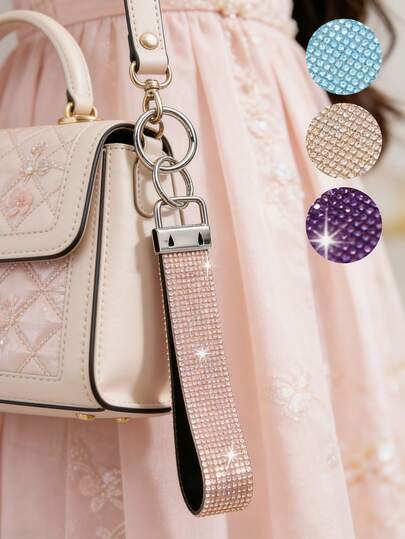 这款腕带钥匙扣饰有闪亮钻石，配有腕带挂绳，是女孩和女士的理想配饰。它可作为车钥匙腕带、手机钱包相机钥匙环，闪耀夺目，适合喜爱闪亮饰品的女性。此外，它还可用于收纳证件、相机等小型物品，是日常必备佳品。这款腕带钥匙扣也是情人节、母亲节和复活节的理想礼物。