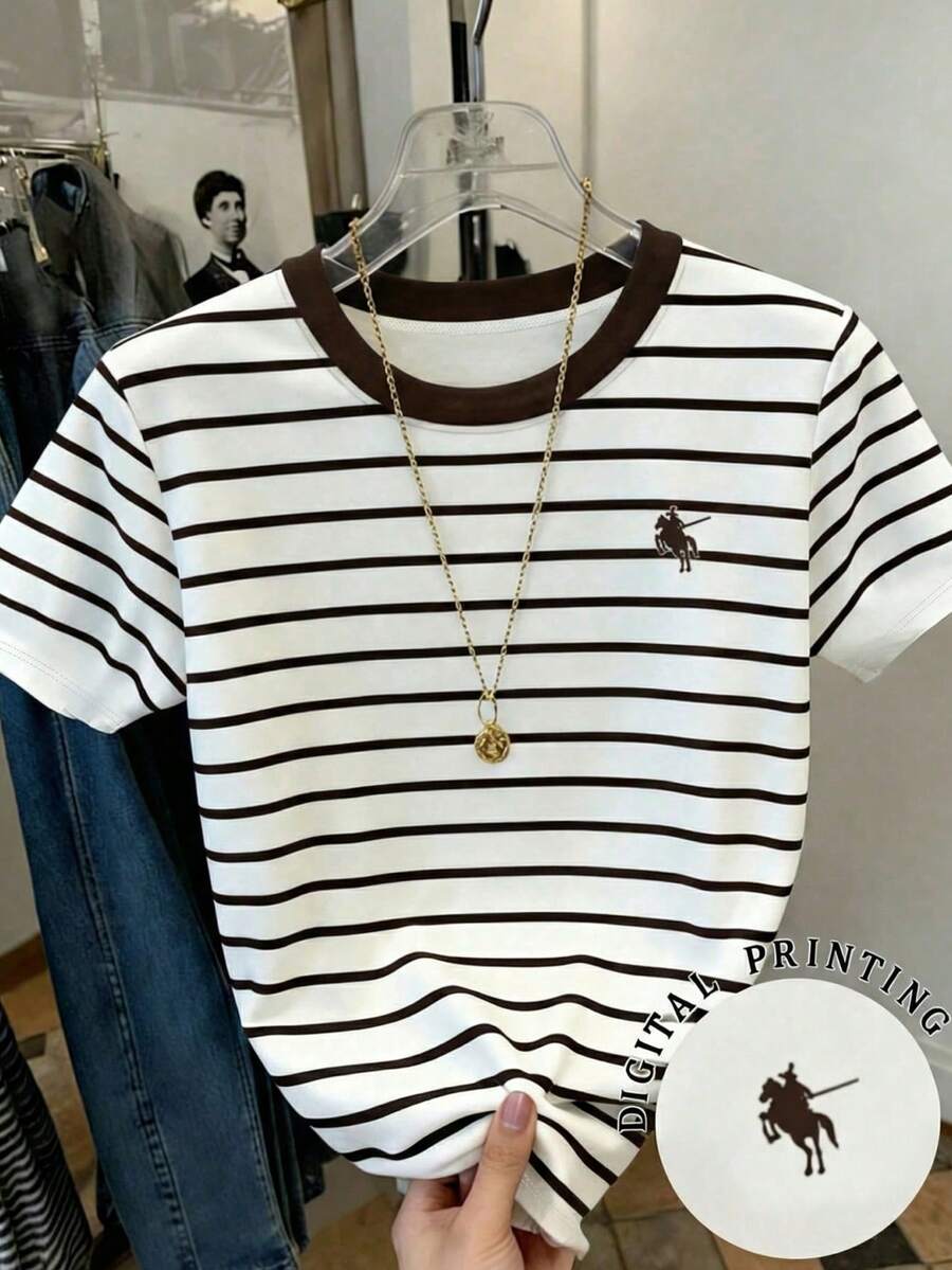 海军蓝条纹马匹印花T恤，撞色领，时尚简约百搭T恤，适合女性通勤办公穿着，休闲圆领短袖T恤，春夏款 - 咖啡棕 - 查看 1
