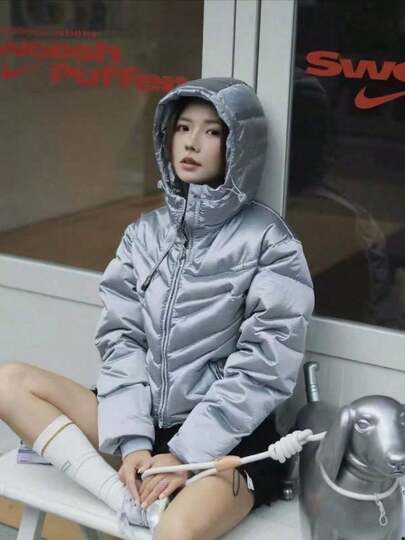  Nike Sportswear FW25 Swoosh Series Therma-FIT 鴨絨連帽拉鍊保暖長袖短版羽絨外套 女款