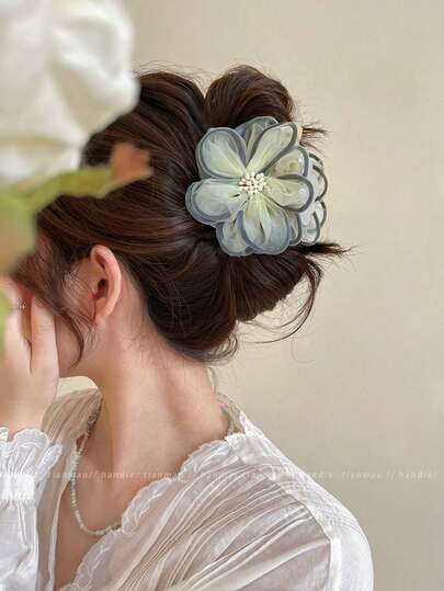 1个大号蕾丝山茶花发夹，适合盘发造型，适合日常佩戴和户外造型