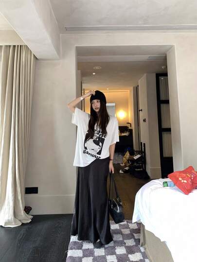 Váy đuôi cá dáng suông, thanh lịch kiểu Pháp cổ điển, bóng bẩy, ôm sát cơ thể.