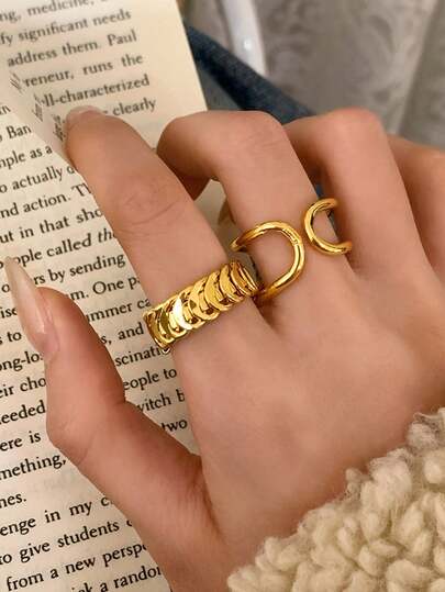 一套简约百搭的奢华几何戒指系列，镀铜材质，时尚个性精致设计，适合女性日常、约会、派对、通勤、度假等场合佩戴，也是馈赠亲友的理想之选。