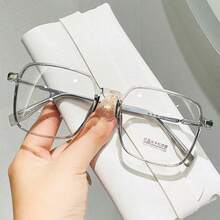 1 Cặp kính thời trang nữ gọng nhỏ bằng kim loại, kiểu dáng tối giản và sành điệu, lấy cảm hứng từ phong cách Châu Âu và Mỹ. - Nhiều màu - Xem 10