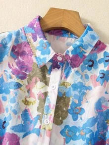 女士印花宽松翻领纽扣衬衫，优雅休闲短袖上衣，适合春夏办公及日常穿着 - 藍拼紫花 - 查看 4