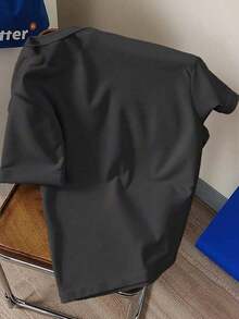 Camiseta de manga corta con estampado de conejo de dibujos animados negro clásico y versátil para fitness, camiseta casual deportiva unisex de cuello redondo - Gris Oscuro - Ver 2