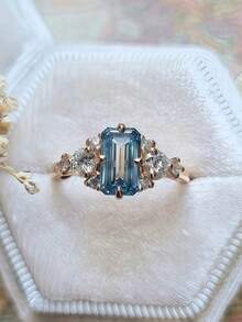 1 chiếc nhẫn cưới thiết kế thanh lịch dành cho nữ, hình vuông màu xanh lam đính đá Cubic Zirconia tổng hợp và đá Cubic Zirconia trắng, thích hợp làm quà tặng kỷ niệm hoặc quà cưới cho nữ. - Màu xanh nhạt - Xem 1