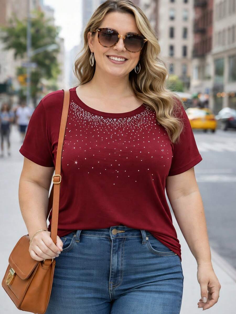 Plus Size Short Batwing Sleeve Blouse With Round Neck And Rhinestones - Casual Chic - Comfortable Knit Fabric - Urban Everyday Look - 酒紅色 - 查看 1