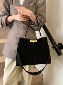 1个2026新款复古女士手提包（也可作单肩包使用），质感奢华精致，采用翻盖式锁扣设计。这款容量大、便于携带的购物包适合日常休闲穿着、通勤、上学、旅行、聚会、宴会等各种场合。 - 黑色 - 查看 3