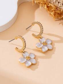 一对闪亮复古时尚百搭夏季沙滩风手工油滴白色五瓣花吊坠耳环（女士款） - 白色 - 查看 4