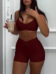 YEOREO 交叉露背运动文胸、女士健身短款上衣和瑜伽短裤夏季运动套装 - 酒紅色 - 查看 3