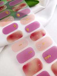 1 片柔和粉色调全覆盖美甲贴，采用粉紫色渐变、淡粉色晕染、细闪和金属金色点缀，持久耐用且不易脱落，适合日常通勤、约会和下午茶。 - 彩色 - 查看 9
