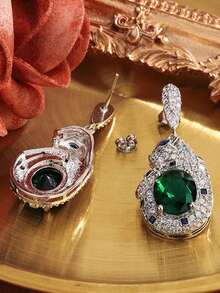 Elegant Animal Leopard Head Four-Claw Green Geometric Earrings, Synthetic Zirconia Jewelry Gift For Women - White - View 4