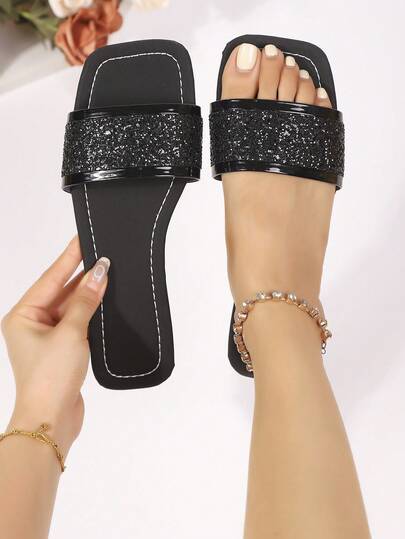 Sandal đế bằng sang trọng mới, thoải mái, đa năng, đính đá và ngọc trai, thiết kế mũi vuông, kiểu dáng tươi mới, phù hợp cho cả đi trong nhà và đi biển, phong cách Pháp.