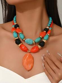 这款时尚优雅的波西米亚风绿色和棕色树脂DIY手工串珠项链，搭配玉石般花卉图案树脂大吊坠，以及全新多色多巴胺系列（橙色、蓝色、粉色、黄色等），可与CCB手工串珠项链搭配佩戴。项链可单独购买，也可成套购买进行叠戴，适合女士首饰叠戴，也适合海滩、派对等各种场合，四季皆宜。每颗树脂珠子都拥有独特的花卉图案，树脂上的注塑痕迹属于正常现象。 - 彩色 - 查看 3