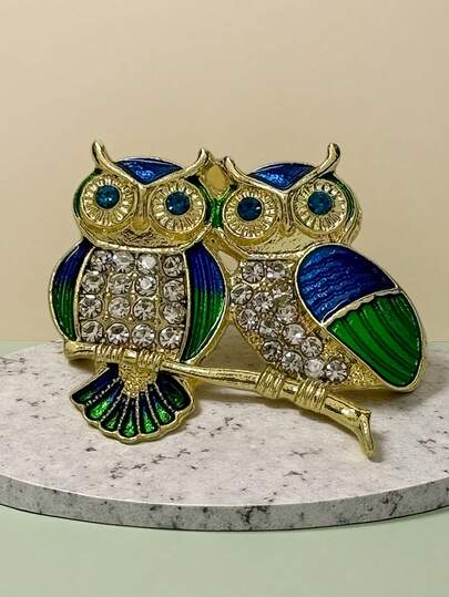 1枚复古水钻猫头鹰胸针，优雅配饰，女士可佩戴于衣服、帽子、鞋子、包包等处。
