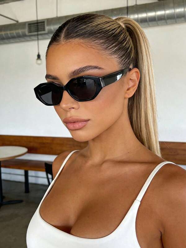Ochelari de soare retro dreptunghiulari cu ramă mică, negri, la modă, ochelari clasici din plastic pentru femei, ținute casual pentru călătorii în aer liber, vacanță la plajă, nuanțe de vară cu protecție UV pentru bărbați