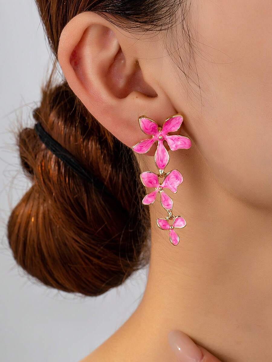 一对金属3D长款粉色渐变花朵耳环，适合女性日常佩戴、节日、母亲节礼物、社交场合、派对等场合。 - 玫紅色 - 查看 1