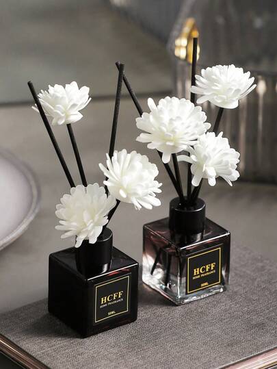 1套50毫升香薰套装，香薰套装，便携式迷你香薰机，家用空气清新剂，可重复使用的精油香薰机，适合秋季家居装饰、房间装饰、客厅、办公室、水疗中心、婚礼派对、浴室、冬季礼物、节日必备品、各种节日礼品套装，也是送给朋友的最佳礼物。[包含1个玻璃瓶、5根香薰棒、3朵装饰花和1瓶50毫升精油]