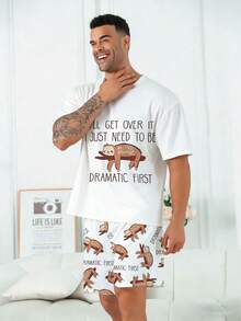 Conjunto de pijama para hombre talla grande | Parte superior de cuello redondo y manga corta y pantalón corto casual con cintura elástica, conjunto de 2 piezas | Tela de punto de poliéster, transpirable y cómoda de corte holgado | Diseño casual con estampado lindo de perezoso - Blanco - Ver 1