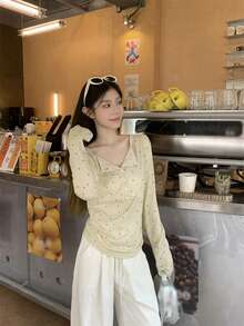 Áo thun dài tay mỏng nhẹ chống nắng chấm bi, kiểu dáng ôm sát thoải mái dành cho nữ, hàng mới về mùa hè. - Màu be - Xem 1