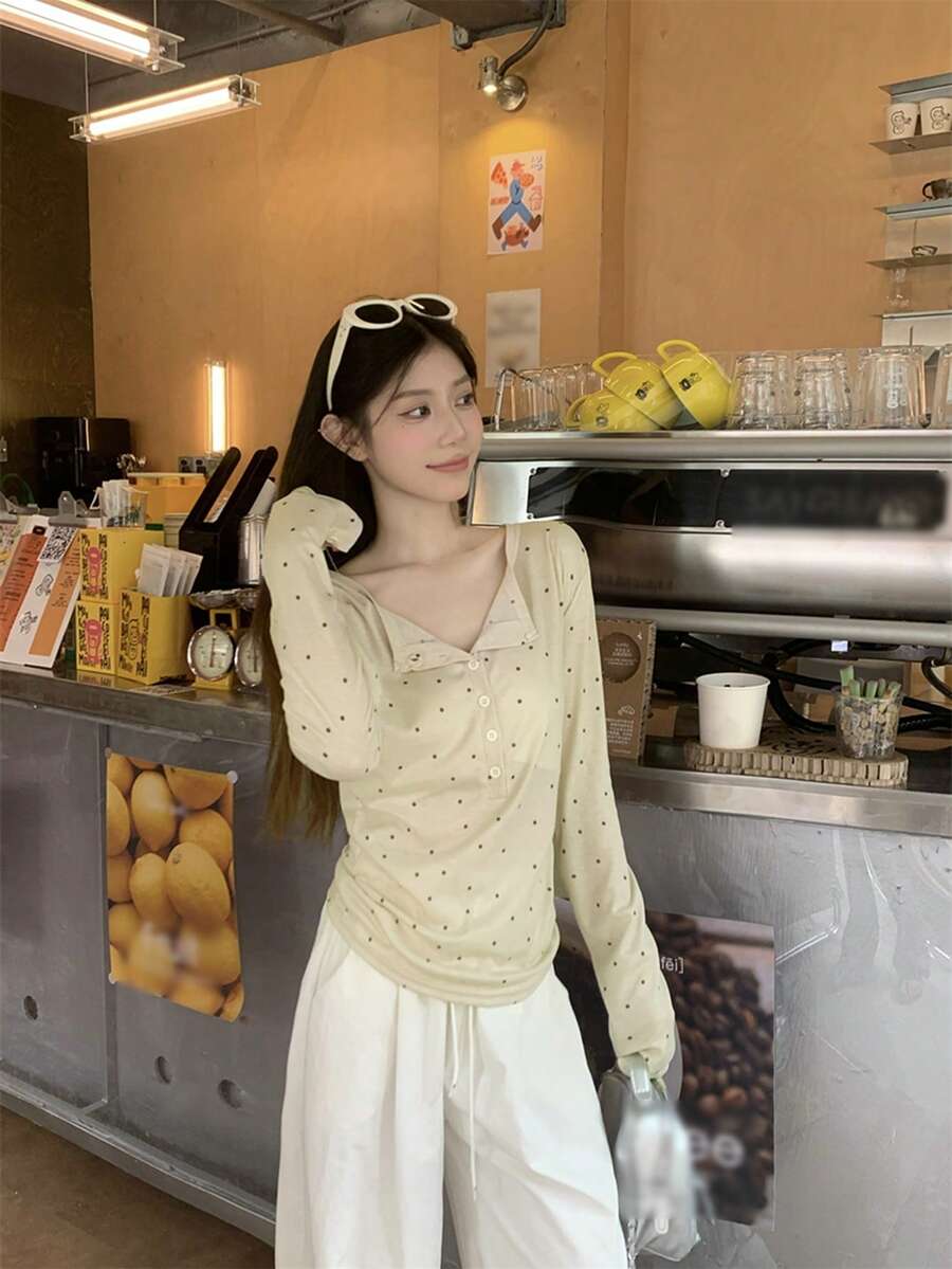 Áo thun dài tay mỏng nhẹ chống nắng chấm bi, kiểu dáng ôm sát thoải mái dành cho nữ, hàng mới về mùa hè. - Màu be - Xem 1