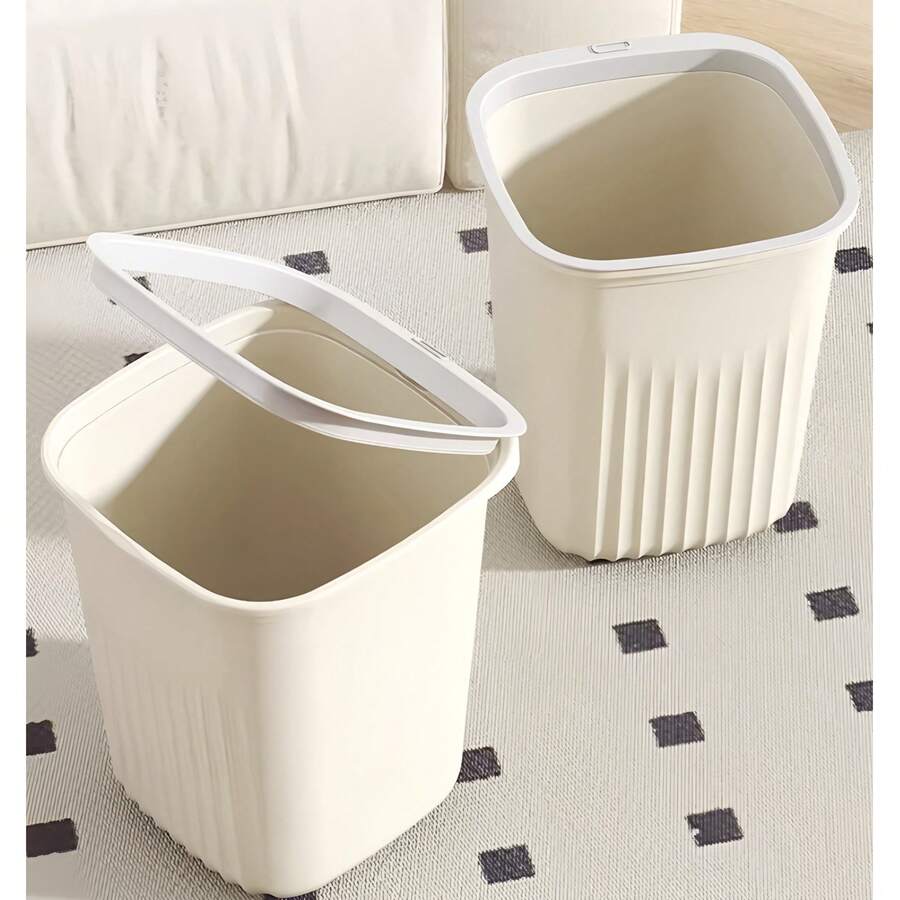 1 cubo de basura de plástico de gran capacidad de 30 L con tapa abatible para evitar la fuga de olores. Sirve para guardar basura de escritorio, como cáscaras de fruta y restos de papel, manteniendo el escritorio limpio. Es ideal para cocinas, baños, oficinas, salas de estar y estudios. - Multicolor (aleatorio) - Ver 1