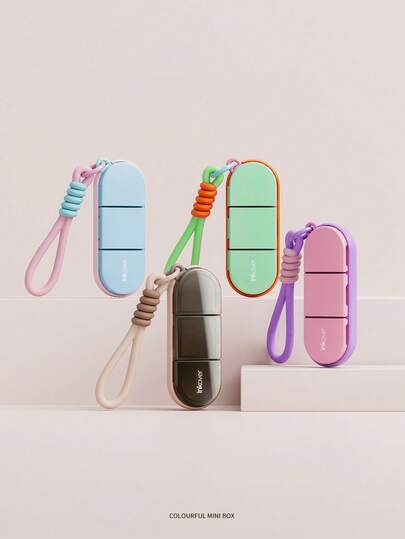 1个便携式悬挂式三格药盒，硅胶密封防水防潮，分隔式收纳，可存放日常药品、维生素、珠宝和其他小物件