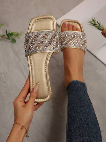 Dép bệt đế bằng bằng da PU màu trơn, kiểu dáng bohemian, mũi vuông, rộng rãi, đính đá, thời trang, thích hợp mang ngoài trời mọi mùa.