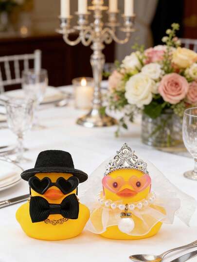 2件套橡胶鸭新郎新娘摆件，可爱婚礼派对装饰，汽车仪表盘装饰，婚礼回礼，婚礼仪式礼品套装，结婚周年纪念礼物，白色设计，带面纱和软顶帽