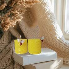 2 pièces/4 pièces Set de bougies de cire d'abeille faites à la main sur le thème des abeilles. Bougies décoratives pour la maison, la table, les fêtes, les anniversaires, les événements familiaux. Idéal comme cadeau de festival pour la Saint-Valentin, la Fête des Mères, la saison des cerisiers en fleurs. Crée une atmosphère chaleureuse et romantique à la maison - Multicolore - Voir 11