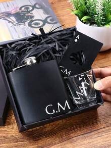 客製化便攜式不鏽鋼酒瓶套組，男士個性化姓名雕刻酒瓶，伴郎酒瓶附杯子、濾網與禮盒 - 風格B - 查看 10