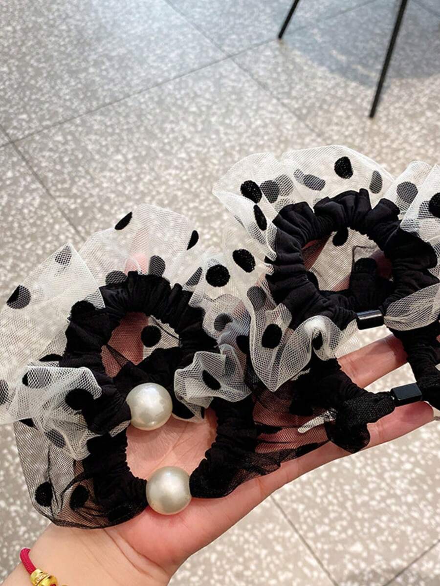 1个波点网纱发圈，适合女性日常通勤、休闲外出、聚会、度假及各种场合佩戴。