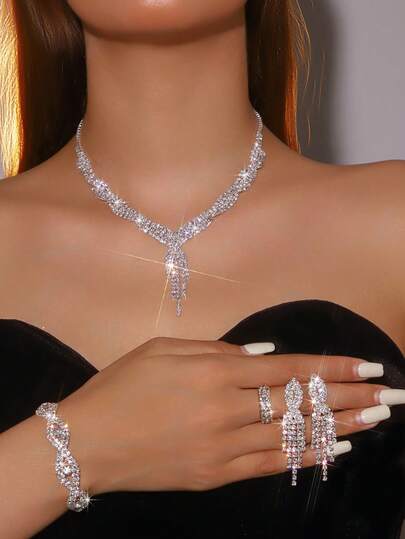 时尚新娘首饰套装，包括水钻项链、耳环、手链和弹力戒指