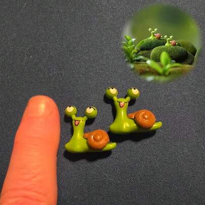5 chú ốc sên mini dễ thương làm từ nhựa resin với nền rêu - Cảnh vườn thần tiên, lý tưởng cho chậu cây, nhà mini và trang trí cây trong nhà/ngoài trời | Thiết kế vui nhộn | Chế tác tỉ mỉ, trang trí trong nhà và ngoài trời | Trang trí theo chủ đề hoạt hình | Kết cấu chân thực, trang trí sân vườn