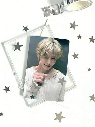 B/TS V 金泰亨 Layover 个人专辑 Weverse Shop 小卡，KPOP 周边礼品，送给 ARMY 的收藏品，ARIRANG 出品，多功能实用高清双面人像 LOMO 收藏卡，可收藏或装饰，送给粉丝和朋友的贴心礼物