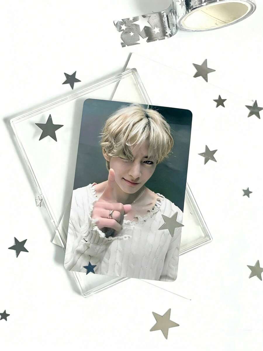 B/TS V 金泰亨 Layover 个人专辑 Weverse Shop 小卡，KPOP 周边礼品，送给 ARMY 的收藏品，ARIRANG 出品，多功能实用高清双面人像 LOMO 收藏卡，可收藏或装饰，送给粉丝和朋友的贴心礼物 - 彩色 - 查看 1