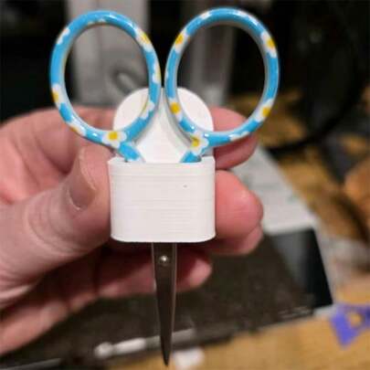 3D Printed Multi-Functional Sewing Machine Scissor Storage Box, Keeps Sewing Desk Tidy, Can Hold Scissors, Tweezers, Seam Ripper Holders And Other Sewing Tools, Sewing Machine Scissor Cover, Wall-Mounted Scissor Organizer, Ideal For Sewers, Garment Factories, Complements Sewing Machine And Sewing Storage