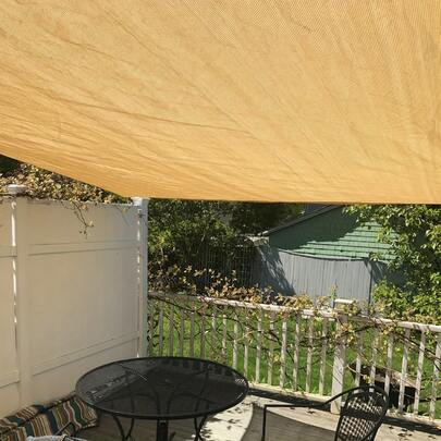 Malla de sombra para jardín con cuerdas de instalación gratuita, malla de protección solar de alta densidad con hebillas de cobre, ideal para patios, terrazas, cenadores, balcones y restaurantes europeos. Ofrece protección solar y UV, y es de calidad comercial y duradera.