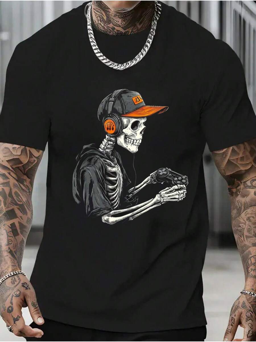 Camiseta de cuello redondo para hombre en color negro, hecha de 100% algodón, con un elegante diseño de calavera de gamer con auriculares y mando, perfecta para todas las estaciones, excelente idea de regalo para amigos y familiares. Camisetas estampadas para hombre, camiseta unisex de anime, camiseta gráfica de anime, camiseta gráfica de manga corta - Camiseta de moda de verano para uso casual en todas las estaciones. Moda de Verano, Ropa Casual, Estilo Urbano, Atuendos Cotidianos, Cómodo, Moderno, Estilo de Vida Activo, Clásico, Look de Verano Relajado, el mejor regalo para hombres - Negro - Ver 1
