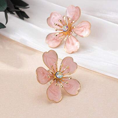 1 Pair Metal Petal Shaped Dangle Earrings