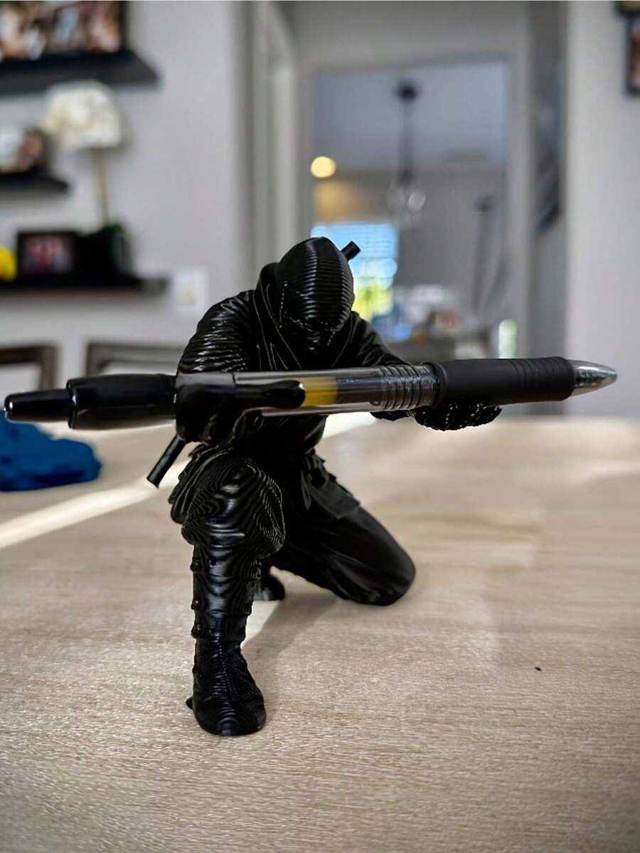 A Warrior-Shaped Pen Holder Design To Add A Fashionable Touch To Your Office Desk. It Can Accommodate Ballpoint Pens, Fountain Pens, Pencils And Various Stationery Items, Making It An Ideal Gift For Friends And Colleagues.