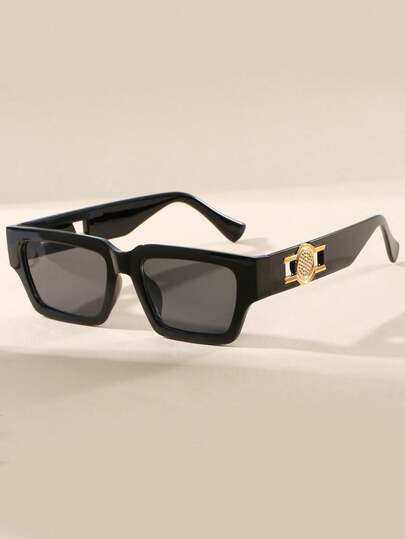 1 Cặp kính thời trang hình học mới dành cho nữ, phù hợp cho nhiều dịp khác nhau.