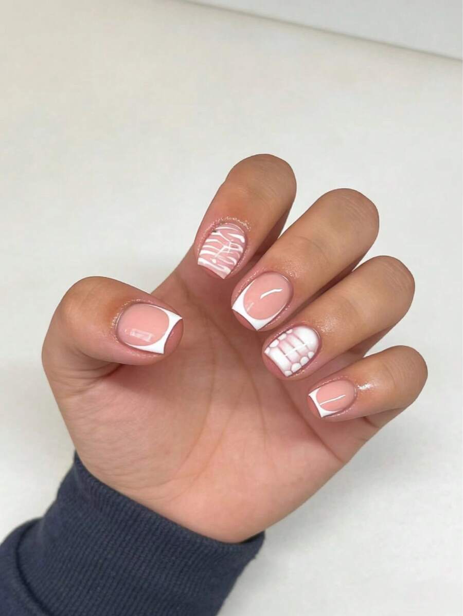 24片短方形豹纹法式美甲贴纸，简约设计，适合春夏美甲，易于佩戴，套装包含1瓶甲油胶和1把指甲锉，适合女性和女孩日常佩戴以及各种派对场合。 - 彩色 - 查看 1