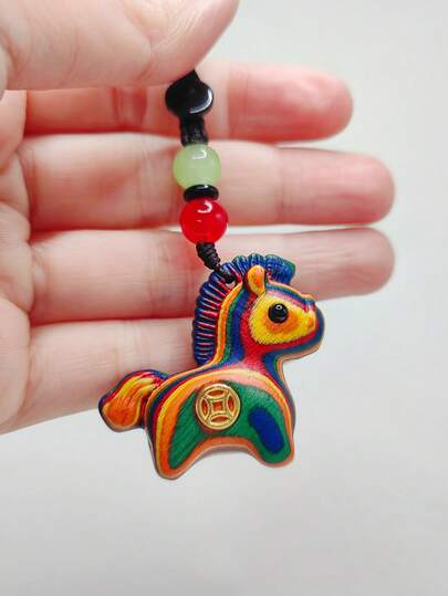 1件手工木制彩虹招财马吊坠，节日挂饰，可爱配饰，可挂在包包、手机和车钥匙上 - 理想的礼物（涂漆纹理随机变化）