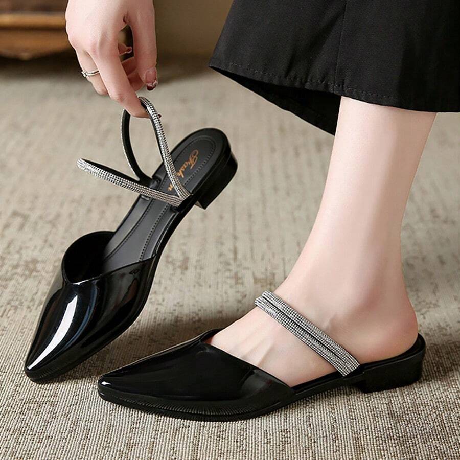 Zapatos individuales de mujer con suela plana Sandalias sin cordones de punta afilada inspiradas en las hadas Novedades de verano Tacones gruesos versátiles Ropa de moda para el día a día Correa de strass en el tobillo Zapatos sin cordones con punta semiabierta - Negro - Ver 1