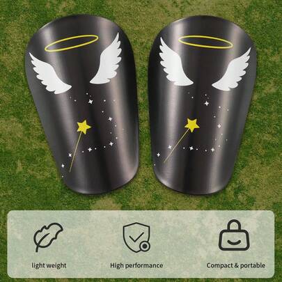 1 đôi giày bóng đá kiểu Angel, ôm sát bắp chân, thoải mái khi mang.