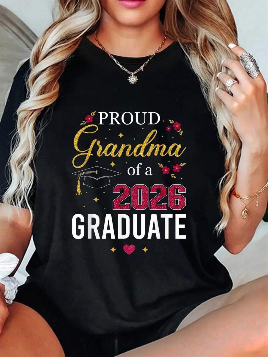 Camiseta de verano para abuelas de la generación de 2026, orgullosas de graduarse. Camiseta informal de manga corta y cuello redondo para verano y primavera. Ropa de mujer. - Negro - Ver 1